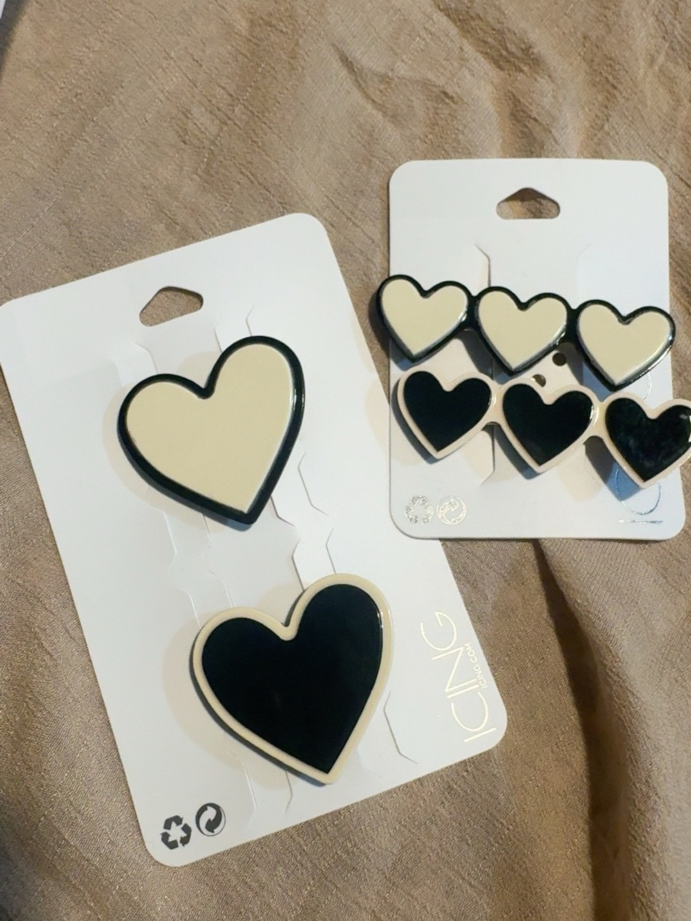 Icing Kids Heart Hair Clips Set - Black and Cream Hearts